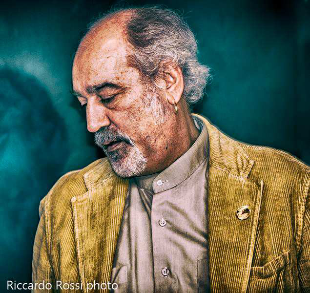 Ritratto fotografico fine art di un artista in studio
